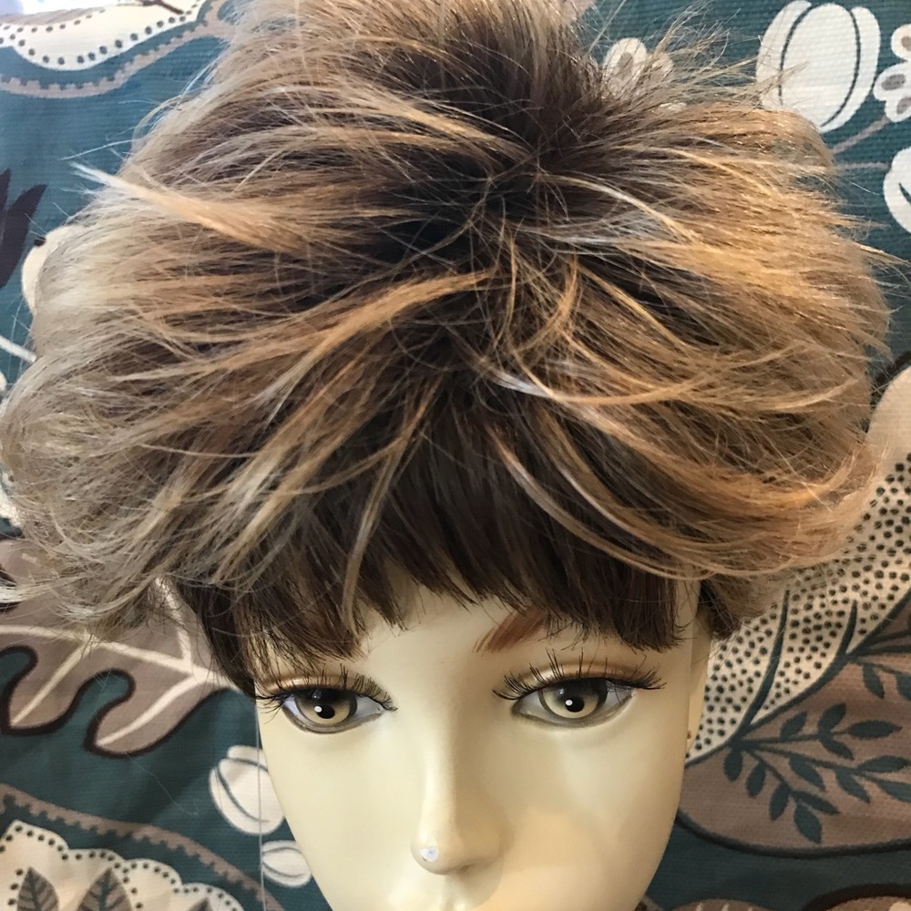 Classy short two tone Synthetic Wig